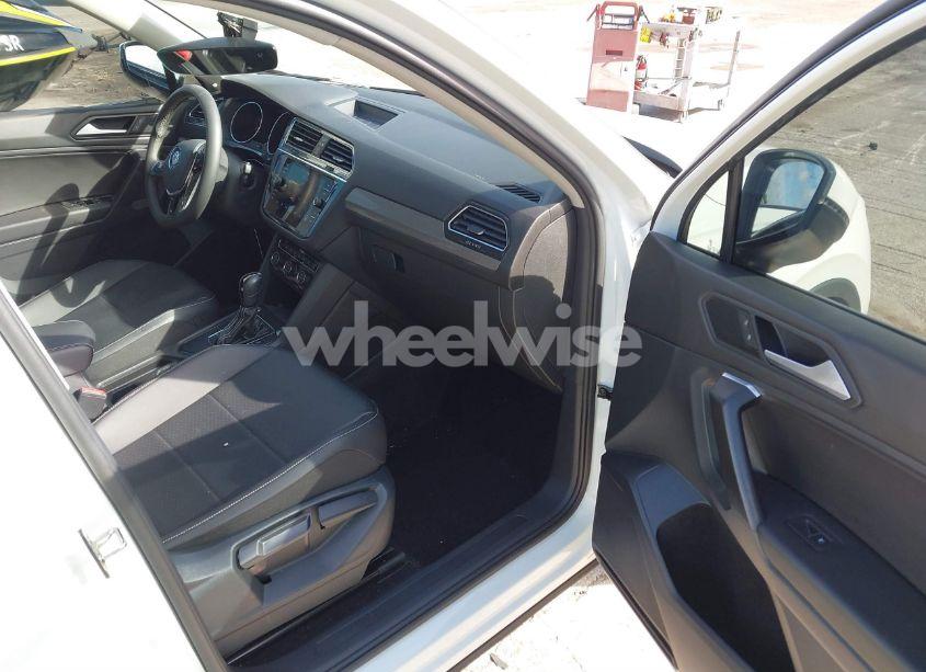 Photo 5 of 2021 Volkswagen Tiguan 2.0T SE/2.0T SE R-LINE BLACK/2.0T SEL (VIN 3VV3B7AX7MM084026)