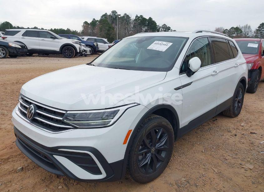 Photo 2 of 2022 Volkswagen Tiguan 2.0T SE (VIN 3VV3B7AX7NM035703)