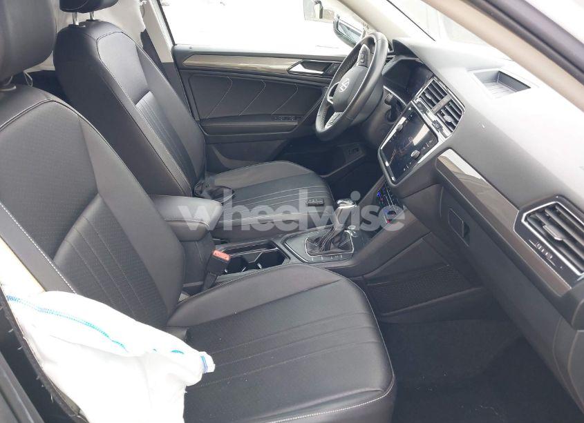 Photo 5 of 2022 Volkswagen Tiguan 2.0T SE (VIN 3VV3B7AX7NM035703)