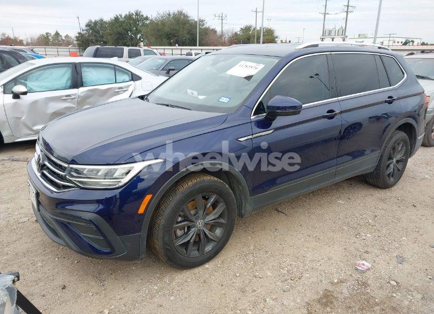 Photo 2 of 2022 Volkswagen Tiguan 2.0T SE (VIN 3VV3B7AX7NM139656)