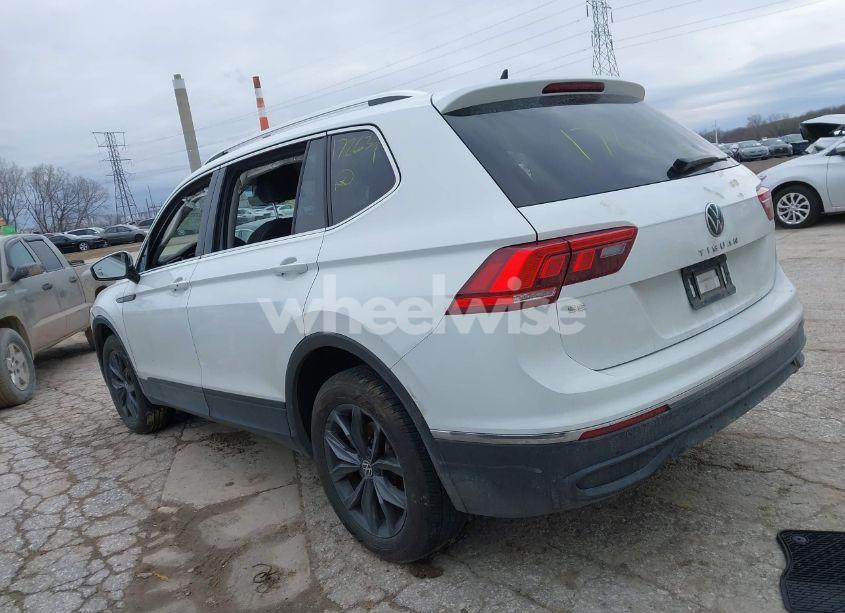 Photo 3 of 2022 Volkswagen Tiguan 2.0T SE (VIN 3VV3B7AX7NM172639)