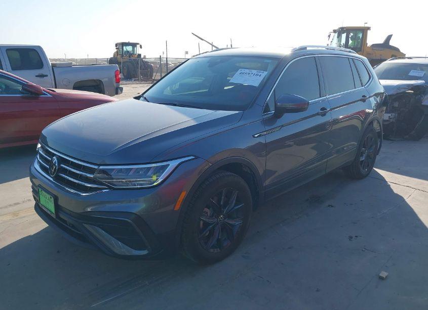 Photo 2 of 2024 Volkswagen Tiguan 2.0T SE/WOLFSBURG EDITION (VIN 3VV3B7AX7RM045038)