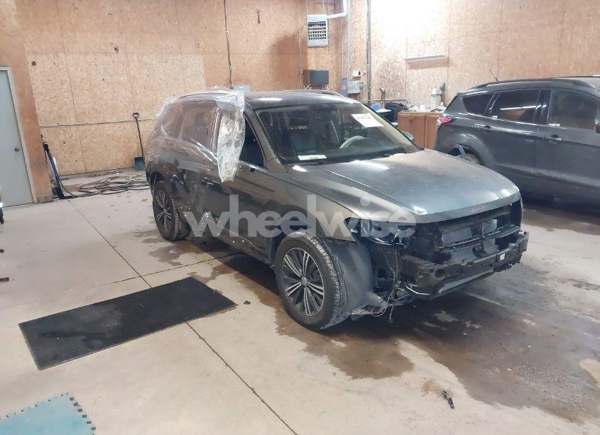 2018 Volkswagen Tiguan 2.0T SE/2.0T SEL (VIN 3VV3B7AX8JM016300) main photo