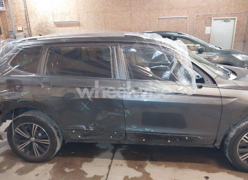 Photo 14 of 2018 Volkswagen Tiguan 2.0T SE/2.0T SEL (VIN 3VV3B7AX8JM016300)