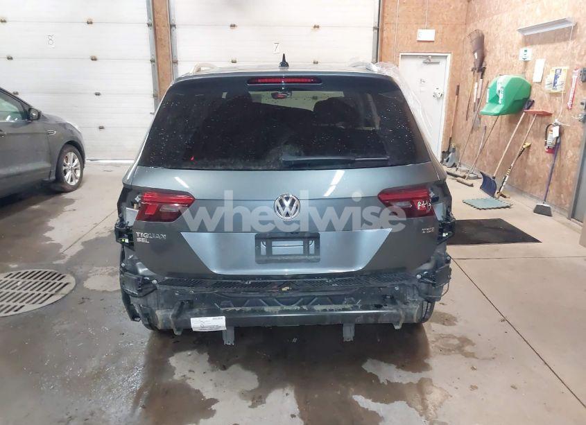 Photo 17 of 2018 Volkswagen Tiguan 2.0T SE/2.0T SEL (VIN 3VV3B7AX8JM016300)