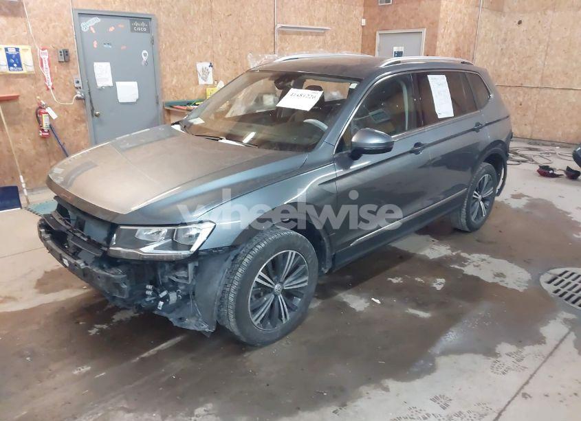 Photo 2 of 2018 Volkswagen Tiguan 2.0T SE/2.0T SEL (VIN 3VV3B7AX8JM016300)