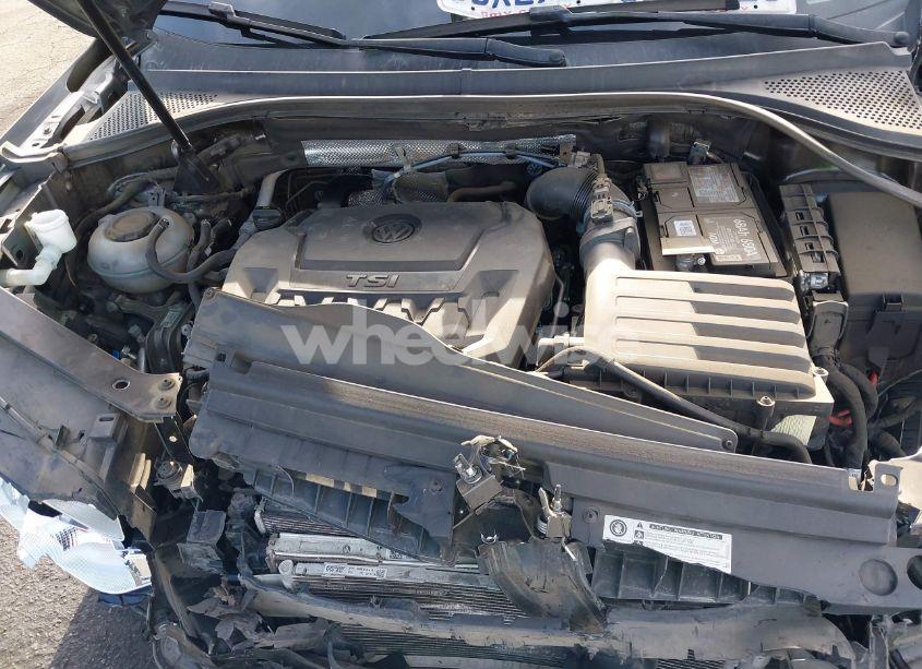 Photo 10 of 2018 Volkswagen Tiguan 2.0T SE/2.0T SEL (VIN 3VV3B7AX8JM049913)