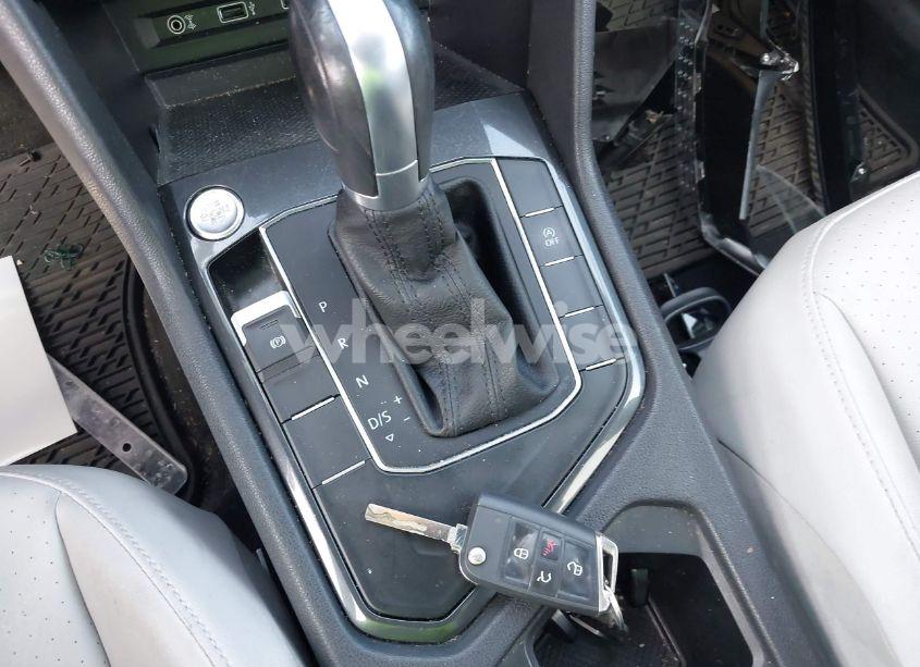 Photo 11 of 2018 Volkswagen Tiguan 2.0T SE/2.0T SEL (VIN 3VV3B7AX8JM049913)