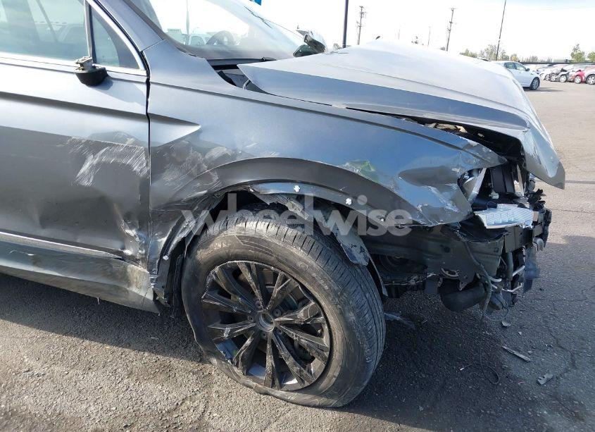 Photo 19 of 2018 Volkswagen Tiguan 2.0T SE/2.0T SEL (VIN 3VV3B7AX8JM049913)