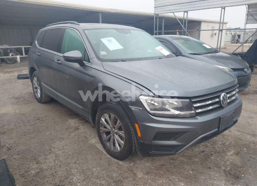 2018 Volkswagen Tiguan 2.0T SE/2.0T SEL (VIN 3VV3B7AX8JM136811) main photo