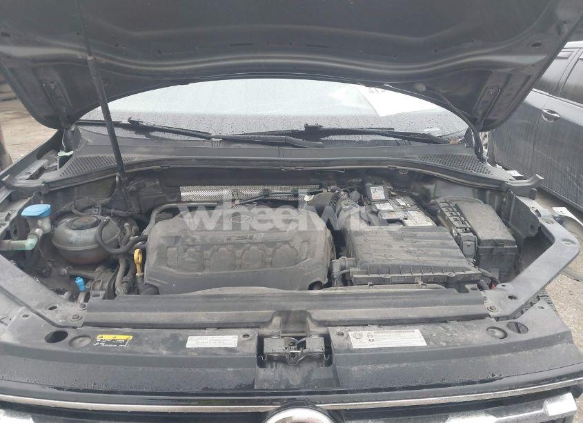 Photo 10 of 2018 Volkswagen Tiguan 2.0T SE/2.0T SEL (VIN 3VV3B7AX8JM136811)