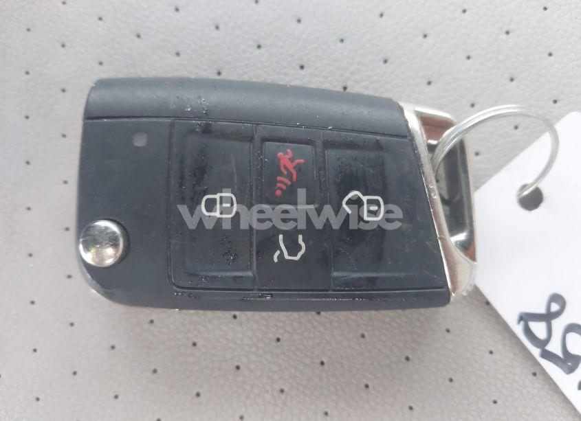 Photo 11 of 2018 Volkswagen Tiguan 2.0T SE/2.0T SEL (VIN 3VV3B7AX8JM136811)