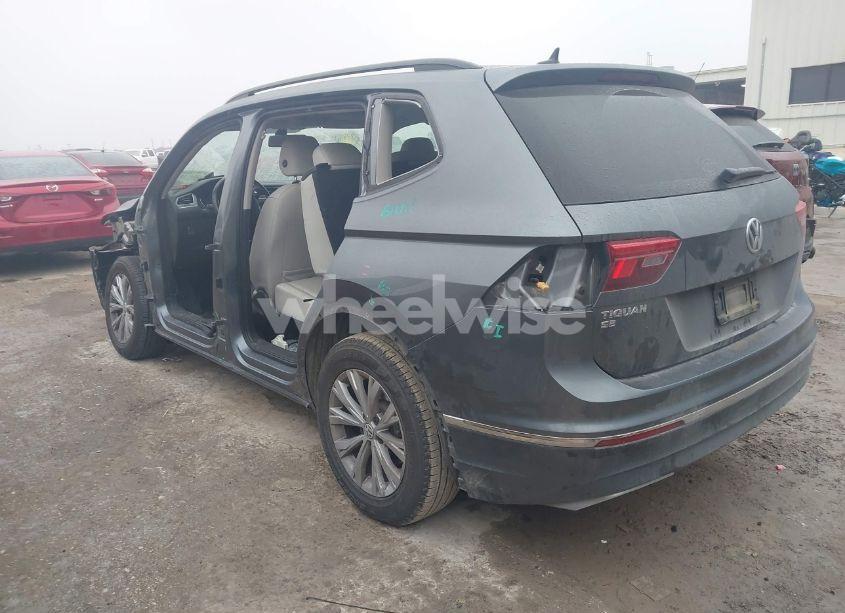 Photo 3 of 2018 Volkswagen Tiguan 2.0T SE/2.0T SEL (VIN 3VV3B7AX8JM136811)