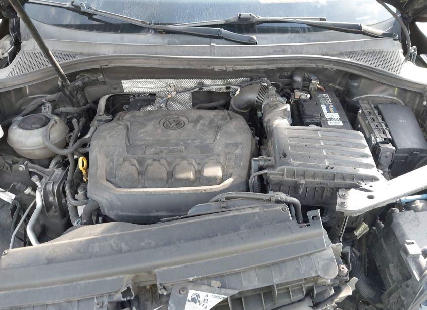 Photo 10 of 2018 Volkswagen Tiguan 2.0T SE/2.0T SEL (VIN 3VV3B7AX8JM199472)