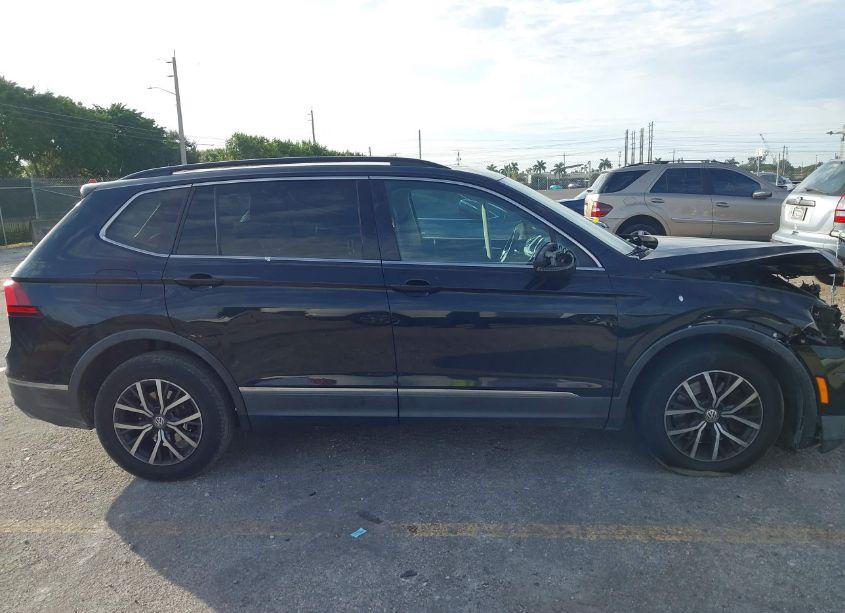 Photo 14 of 2018 Volkswagen Tiguan 2.0T SE/2.0T SEL (VIN 3VV3B7AX8JM199472)