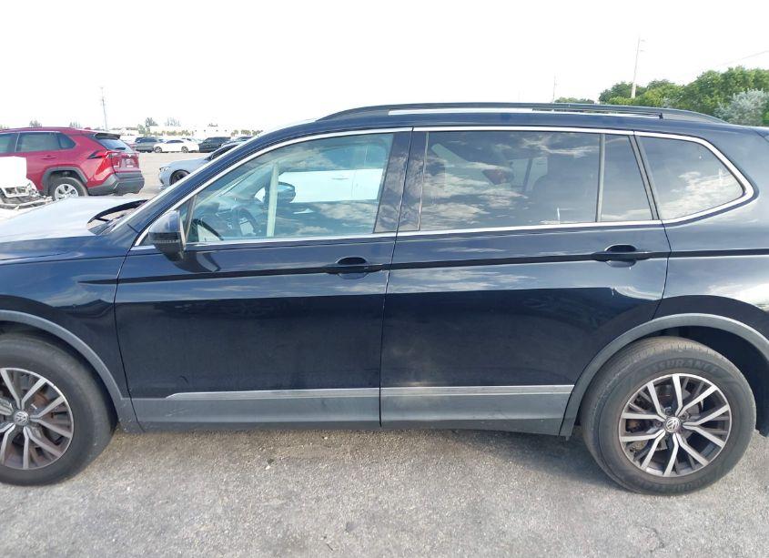 Photo 15 of 2018 Volkswagen Tiguan 2.0T SE/2.0T SEL (VIN 3VV3B7AX8JM199472)