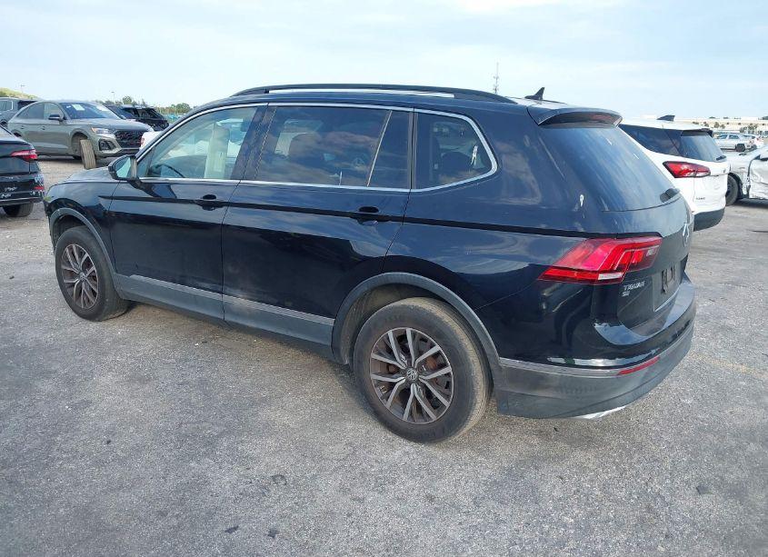Photo 3 of 2018 Volkswagen Tiguan 2.0T SE/2.0T SEL (VIN 3VV3B7AX8JM199472)