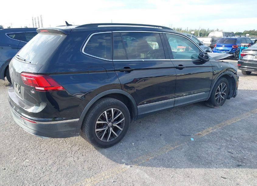 Photo 4 of 2018 Volkswagen Tiguan 2.0T SE/2.0T SEL (VIN 3VV3B7AX8JM199472)