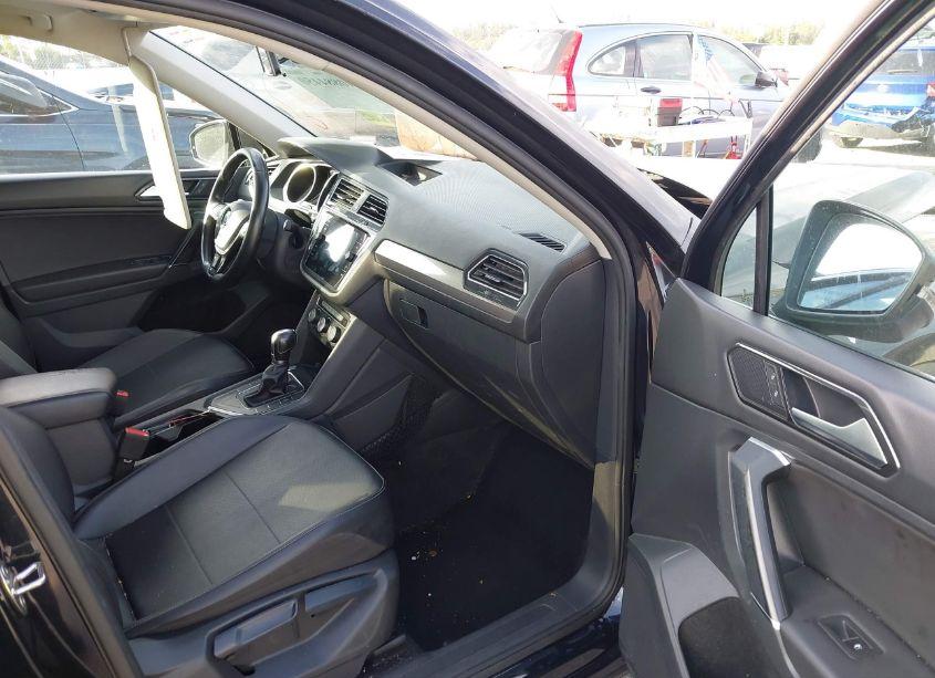 Photo 5 of 2018 Volkswagen Tiguan 2.0T SE/2.0T SEL (VIN 3VV3B7AX8JM199472)