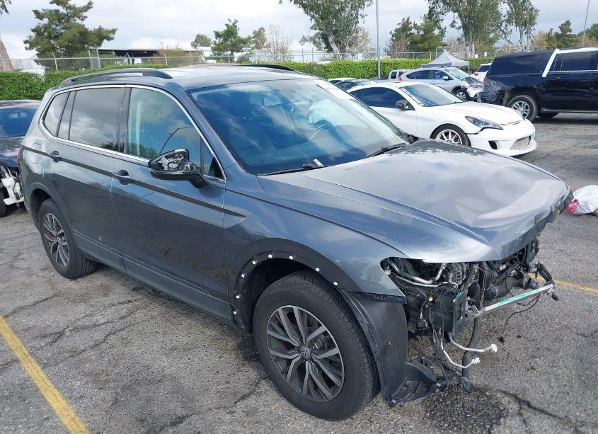 2019 Volkswagen Tiguan 2.0T SE/2.0T SEL/2.0T SEL R-LINE/2.0T SEL R-LINE BLACK (VIN 3VV3B7AX8KM007369) main photo