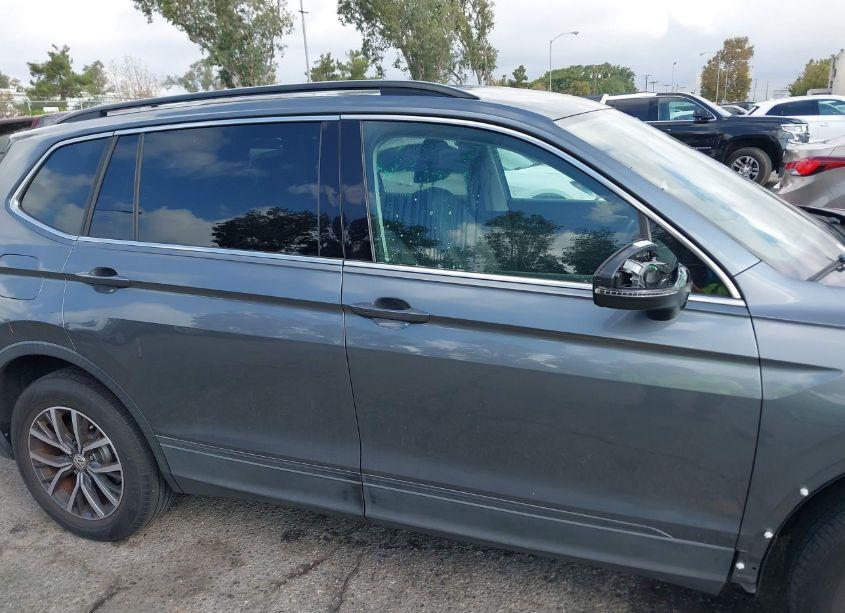 Photo 14 of 2019 Volkswagen Tiguan 2.0T SE/2.0T SEL/2.0T SEL R-LINE/2.0T SEL R-LINE BLACK (VIN 3VV3B7AX8KM007369)