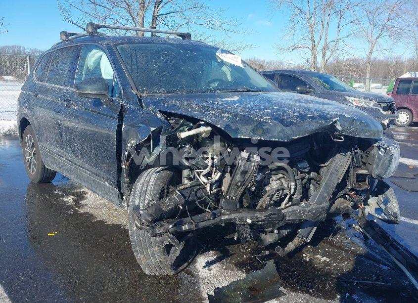 2019 Volkswagen Tiguan 2.0T SE/2.0T SEL/2.0T SEL R-LINE/2.0T SEL R-LINE BLACK (VIN 3VV3B7AX8KM064509) main photo