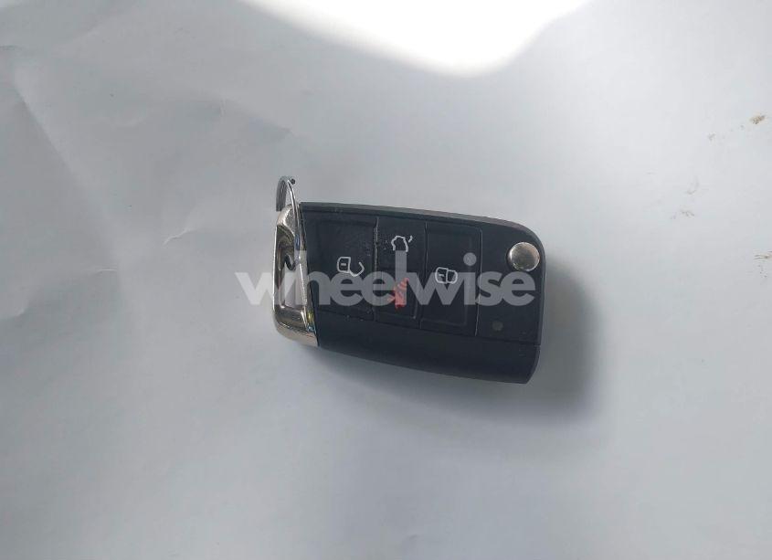 Photo 11 of 2019 Volkswagen Tiguan 2.0T SE/2.0T SEL/2.0T SEL R-LINE/2.0T SEL R-LINE BLACK (VIN 3VV3B7AX8KM064509)