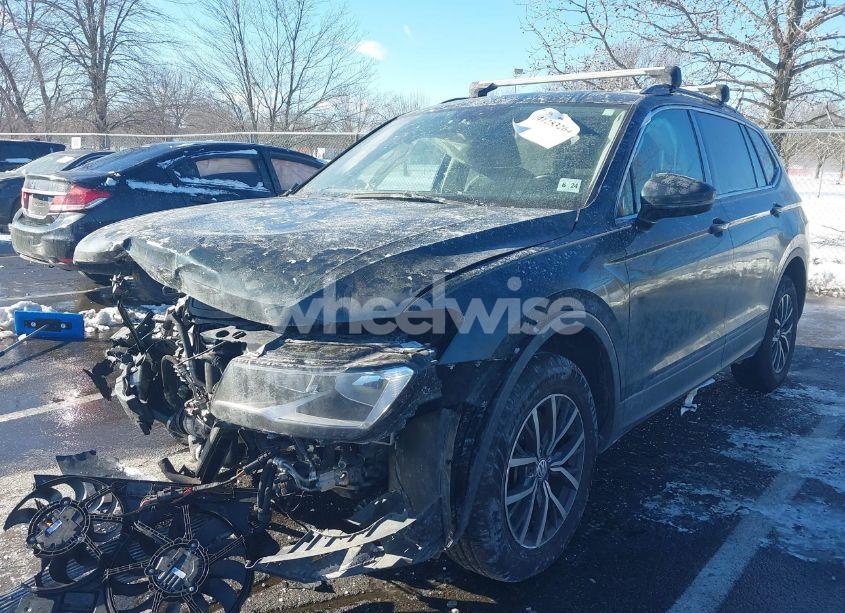 Photo 2 of 2019 Volkswagen Tiguan 2.0T SE/2.0T SEL/2.0T SEL R-LINE/2.0T SEL R-LINE BLACK (VIN 3VV3B7AX8KM064509)