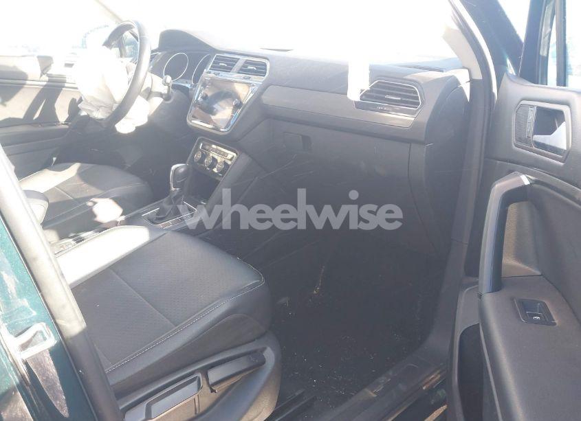 Photo 5 of 2019 Volkswagen Tiguan 2.0T SE/2.0T SEL/2.0T SEL R-LINE/2.0T SEL R-LINE BLACK (VIN 3VV3B7AX8KM064509)