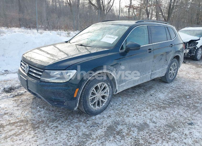 Photo 2 of 2019 Volkswagen Tiguan 2.0T SE/2.0T SEL/2.0T SEL R-LINE/2.0T SEL R-LINE BLACK (VIN 3VV3B7AX8KM083979)