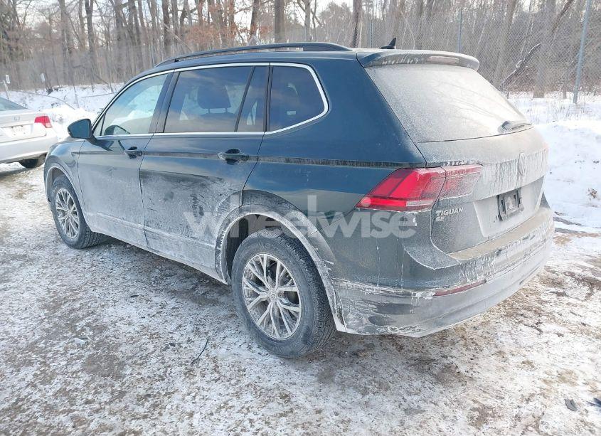 Photo 3 of 2019 Volkswagen Tiguan 2.0T SE/2.0T SEL/2.0T SEL R-LINE/2.0T SEL R-LINE BLACK (VIN 3VV3B7AX8KM083979)
