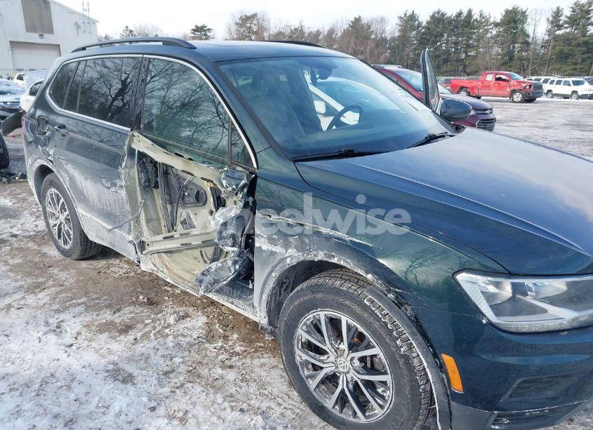 Photo 6 of 2019 Volkswagen Tiguan 2.0T SE/2.0T SEL/2.0T SEL R-LINE/2.0T SEL R-LINE BLACK (VIN 3VV3B7AX8KM083979)