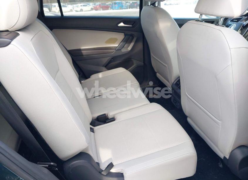 Photo 8 of 2019 Volkswagen Tiguan 2.0T SE/2.0T SEL/2.0T SEL R-LINE/2.0T SEL R-LINE BLACK (VIN 3VV3B7AX8KM083979)