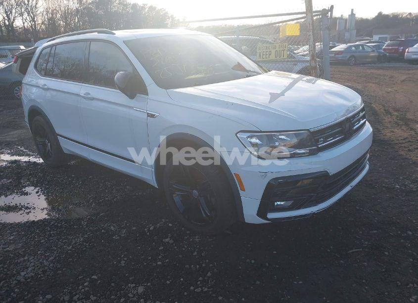 2019 Volkswagen Tiguan 2.0T SE/2.0T SEL/2.0T SEL R-LINE/2.0T SEL R-LINE BLACK (VIN 3VV3B7AX8KM123526) main photo