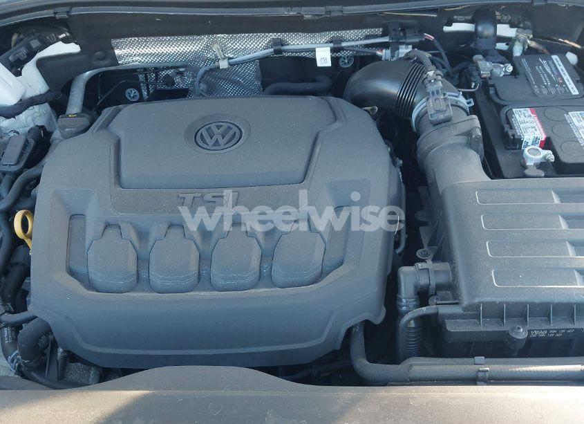 Photo 10 of 2019 Volkswagen Tiguan 2.0T SE/2.0T SEL/2.0T SEL R-LINE/2.0T SEL R-LINE BLACK (VIN 3VV3B7AX8KM123526)