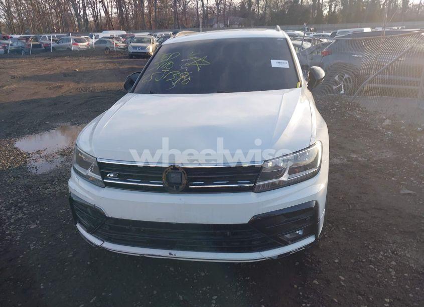 Photo 11 of 2019 Volkswagen Tiguan 2.0T SE/2.0T SEL/2.0T SEL R-LINE/2.0T SEL R-LINE BLACK (VIN 3VV3B7AX8KM123526)