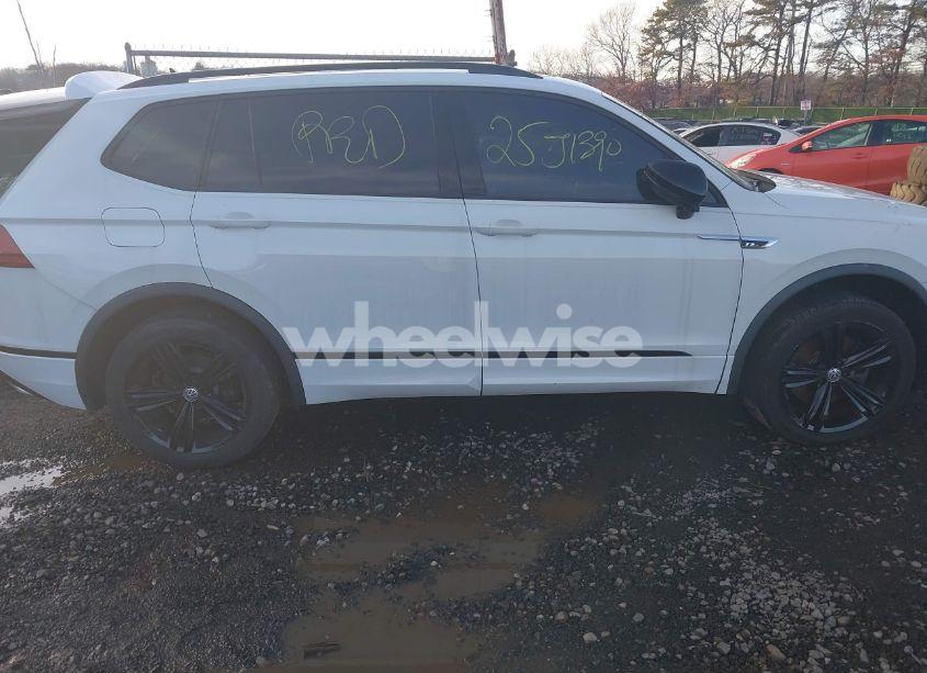 Photo 12 of 2019 Volkswagen Tiguan 2.0T SE/2.0T SEL/2.0T SEL R-LINE/2.0T SEL R-LINE BLACK (VIN 3VV3B7AX8KM123526)