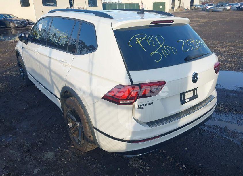 Photo 3 of 2019 Volkswagen Tiguan 2.0T SE/2.0T SEL/2.0T SEL R-LINE/2.0T SEL R-LINE BLACK (VIN 3VV3B7AX8KM123526)