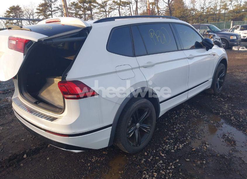Photo 4 of 2019 Volkswagen Tiguan 2.0T SE/2.0T SEL/2.0T SEL R-LINE/2.0T SEL R-LINE BLACK (VIN 3VV3B7AX8KM123526)