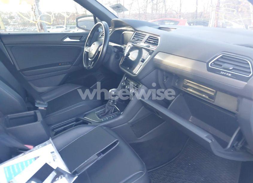 Photo 5 of 2019 Volkswagen Tiguan 2.0T SE/2.0T SEL/2.0T SEL R-LINE/2.0T SEL R-LINE BLACK (VIN 3VV3B7AX8KM123526)