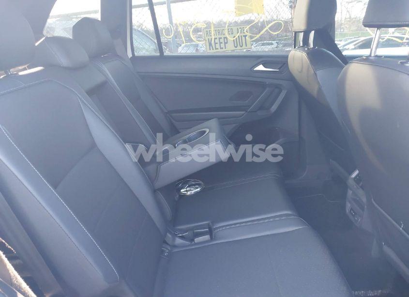 Photo 8 of 2019 Volkswagen Tiguan 2.0T SE/2.0T SEL/2.0T SEL R-LINE/2.0T SEL R-LINE BLACK (VIN 3VV3B7AX8KM123526)