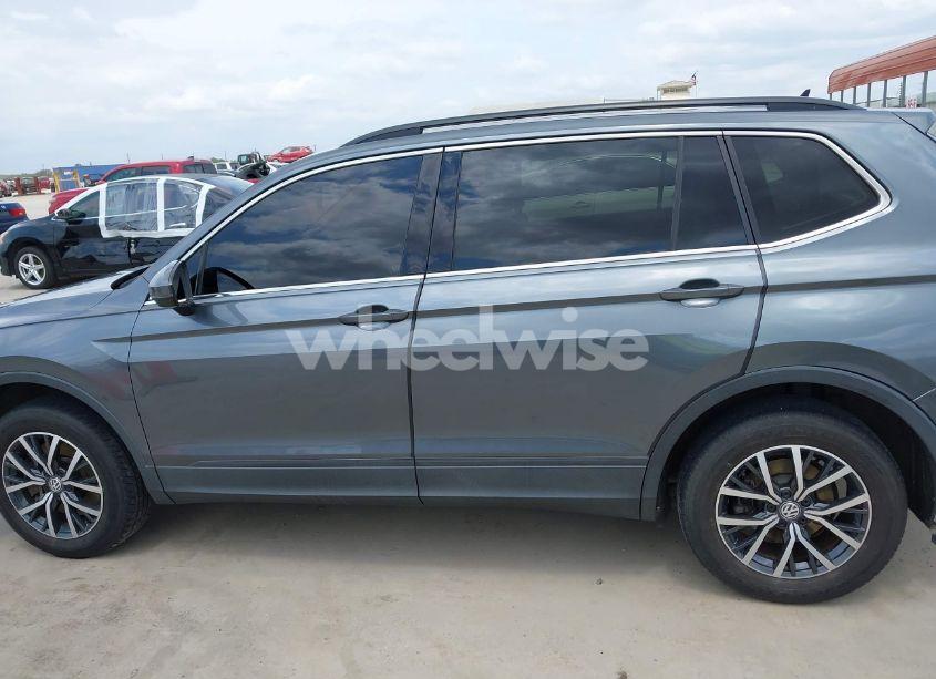 Photo 15 of 2019 Volkswagen Tiguan 2.0T SE/2.0T SEL/2.0T SEL R-LINE/2.0T SEL R-LINE BLACK (VIN 3VV3B7AX8KM144134)