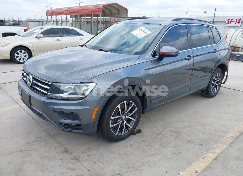 Photo 2 of 2019 Volkswagen Tiguan 2.0T SE/2.0T SEL/2.0T SEL R-LINE/2.0T SEL R-LINE BLACK (VIN 3VV3B7AX8KM144134)