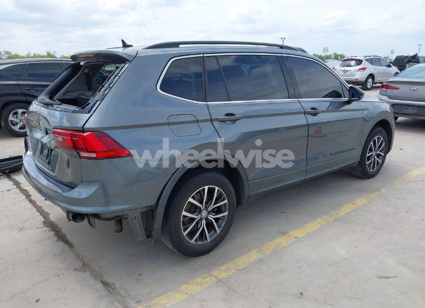 Photo 4 of 2019 Volkswagen Tiguan 2.0T SE/2.0T SEL/2.0T SEL R-LINE/2.0T SEL R-LINE BLACK (VIN 3VV3B7AX8KM144134)