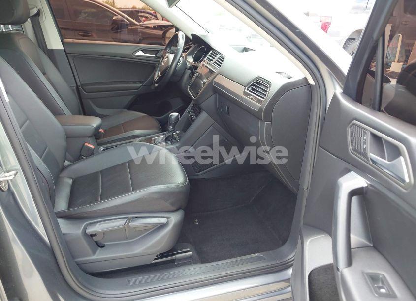 Photo 5 of 2019 Volkswagen Tiguan 2.0T SE/2.0T SEL/2.0T SEL R-LINE/2.0T SEL R-LINE BLACK (VIN 3VV3B7AX8KM144134)