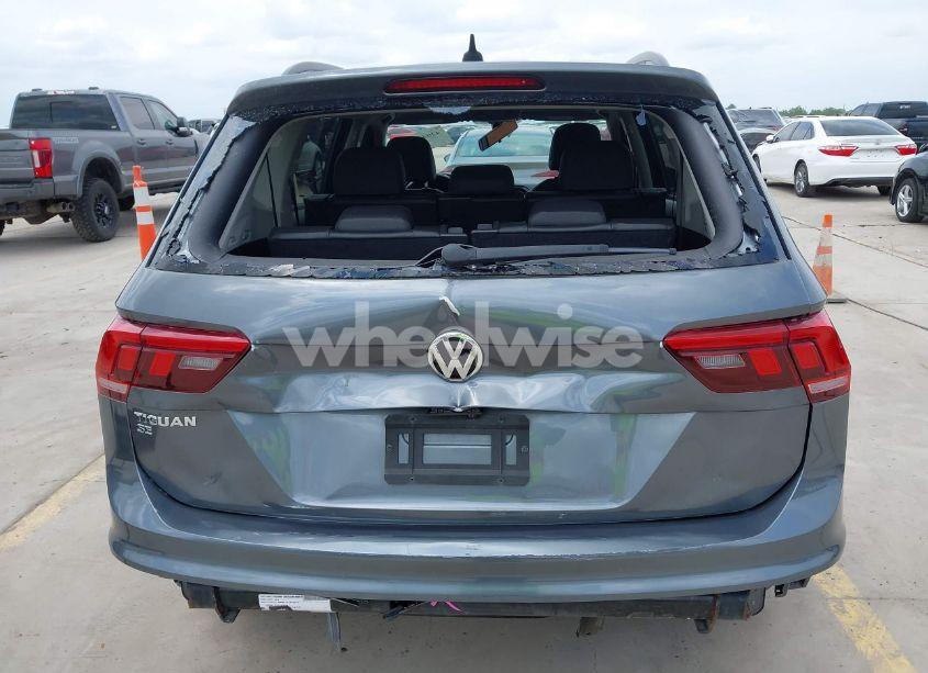 Photo 6 of 2019 Volkswagen Tiguan 2.0T SE/2.0T SEL/2.0T SEL R-LINE/2.0T SEL R-LINE BLACK (VIN 3VV3B7AX8KM144134)
