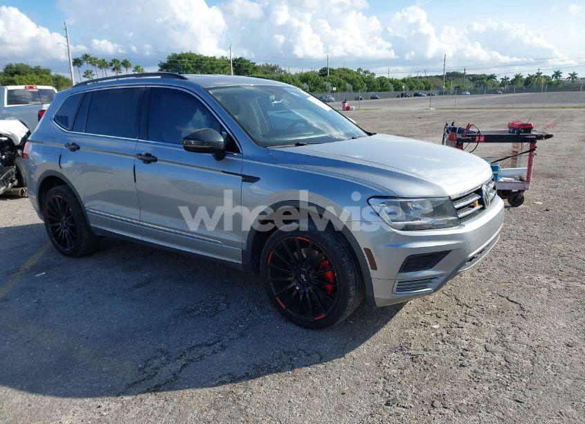 2020 Volkswagen Tiguan 2.0T SE/2.0T SE R-LINE BLACK/2.0T SEL (VIN 3VV3B7AX8LM052555) main photo