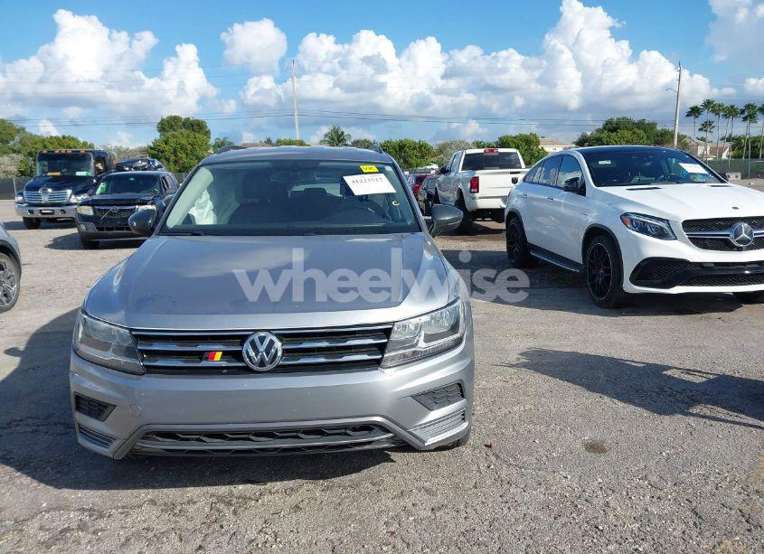 Photo 12 of 2020 Volkswagen Tiguan 2.0T SE/2.0T SE R-LINE BLACK/2.0T SEL (VIN 3VV3B7AX8LM052555)