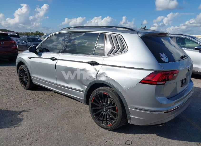 Photo 3 of 2020 Volkswagen Tiguan 2.0T SE/2.0T SE R-LINE BLACK/2.0T SEL (VIN 3VV3B7AX8LM052555)