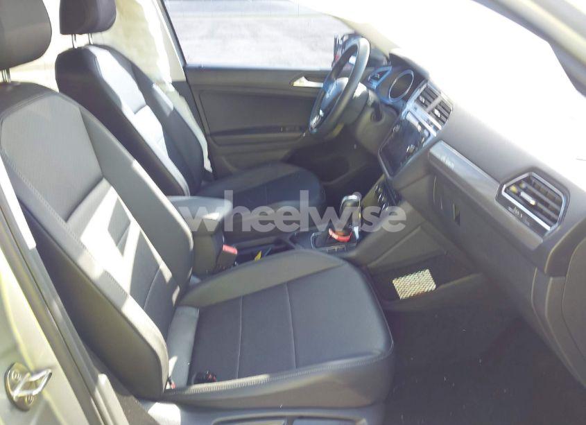 Photo 5 of 2020 Volkswagen Tiguan 2.0T SE/2.0T SE R-LINE BLACK/2.0T SEL (VIN 3VV3B7AX8LM052555)